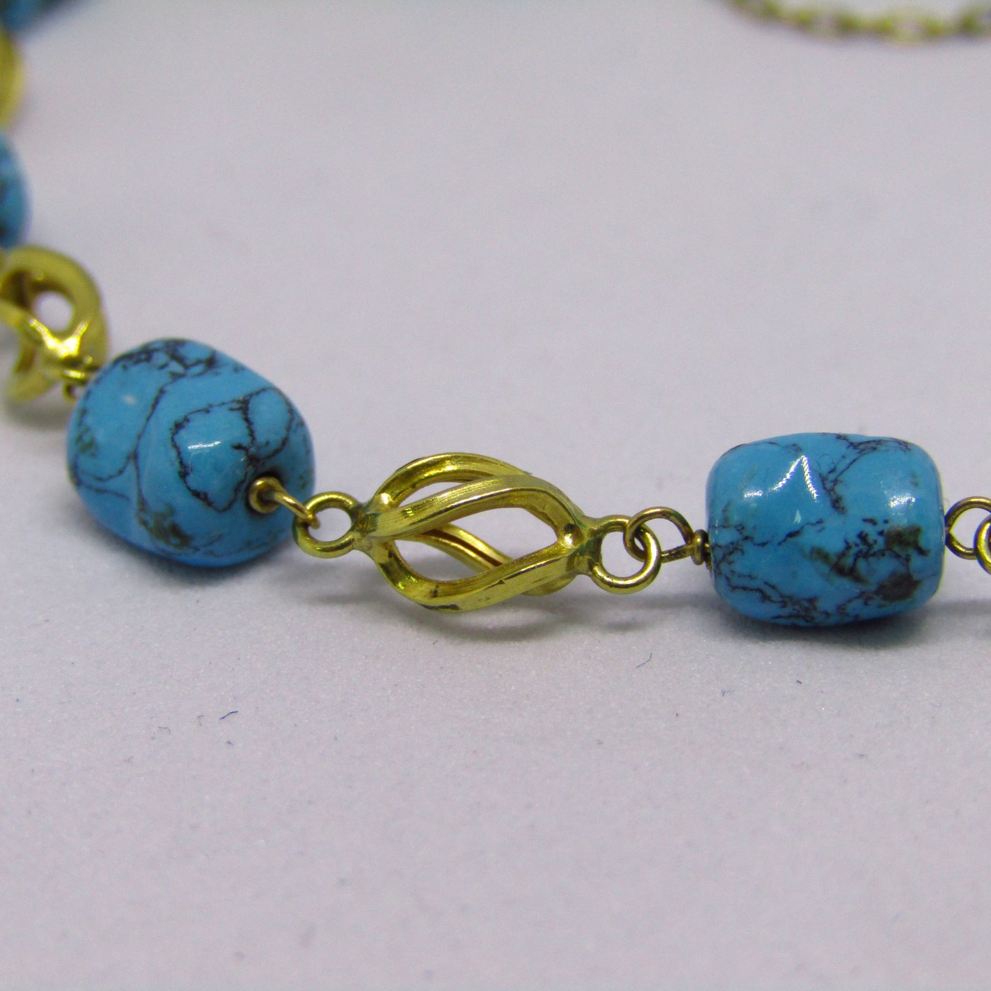 Pulsera de Oro de 18k con 9 turquesas Arizona. 4,50 gr. Pulsera de Oro de 18k con 9 turquesas Arizona. 4,50 gr.