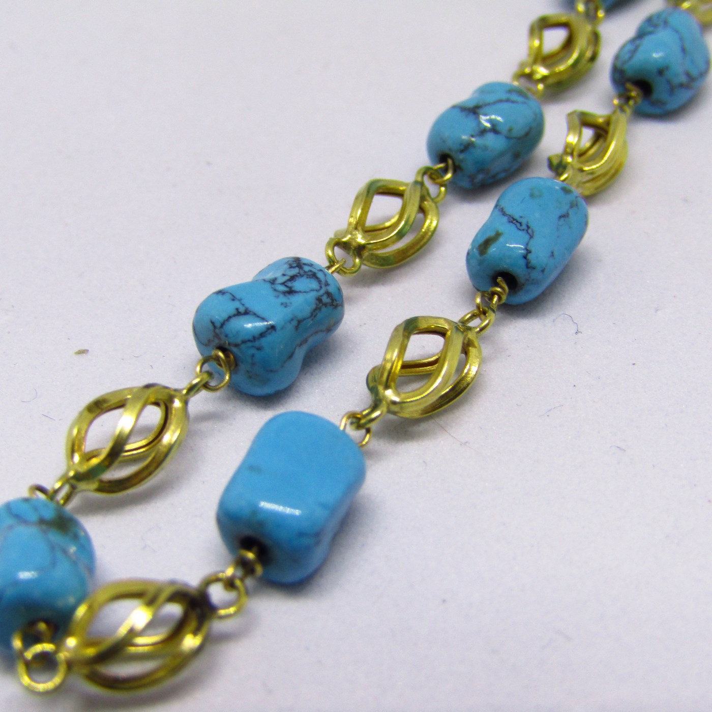 Pulsera de Oro de 18k con 9 turquesas Arizona. 4,50 gr. Pulsera de Oro de 18k con 9 turquesas Arizona. 4,50 gr.