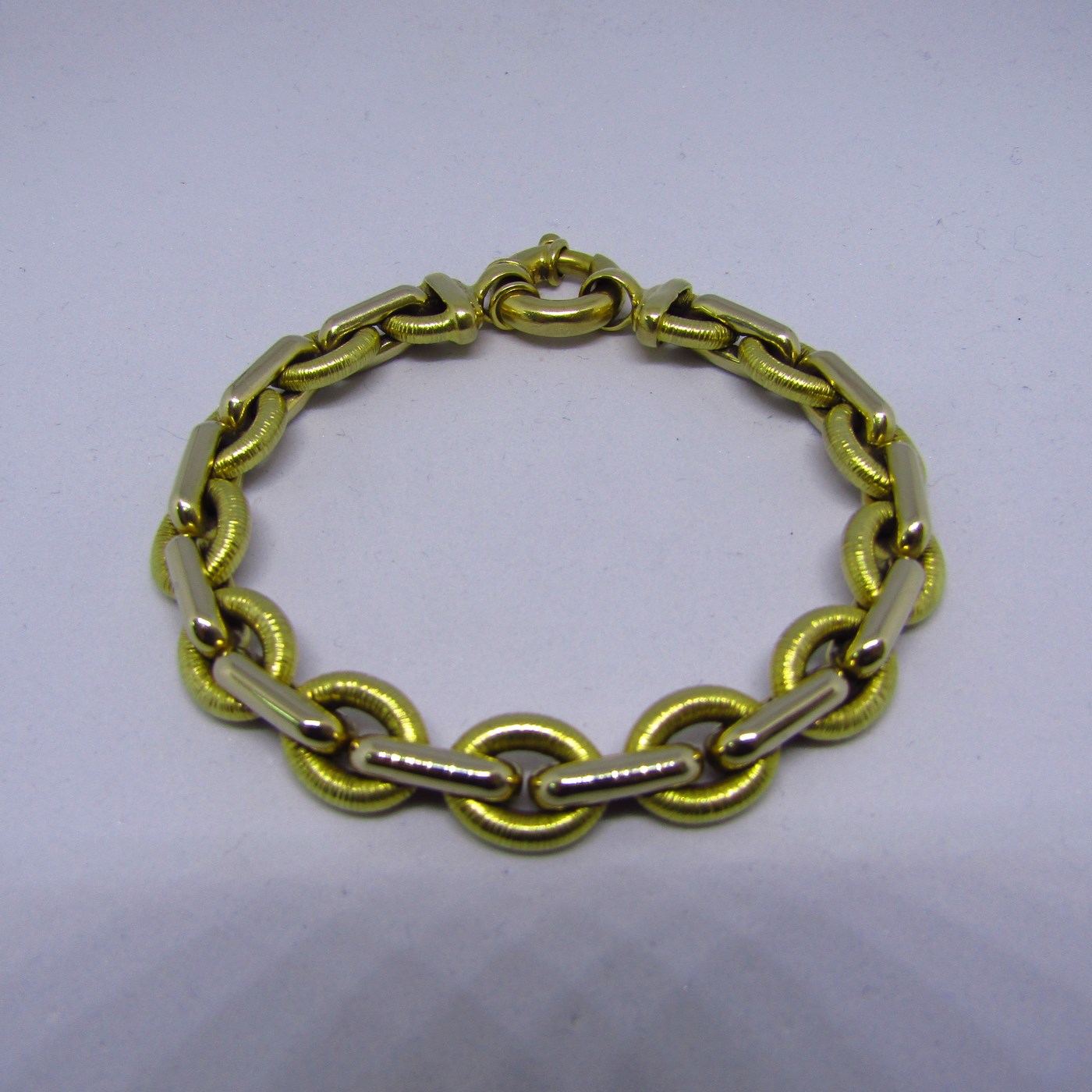 Pulsera en Oro Bicolor de 18k. Liso y matizado. 26,60 gr. Pulsera en Oro Bicolor de 18k. Liso y matizado. 26,60 gr.