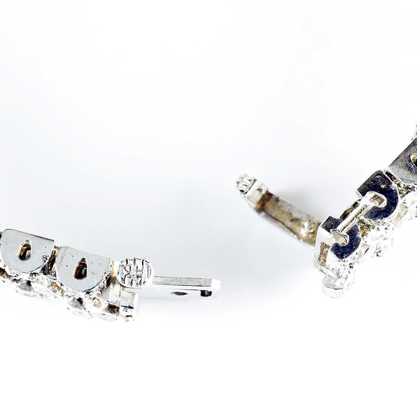 Pulsera en Oro Blanco, articulada, con 99 Diamantes Naturales talla Brillante de 3,99 ct. (I-L/SI1). 36,44 gr. Pulsera en Oro Blanco, articulada, con 99 Diamantes Naturales talla Brillante de 3,99 ct. (I-L/SI1). 36,44 gr.