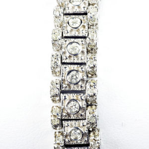 Pulsera en Oro Blanco, articulada, con 99 Diamantes Naturales talla Brillante de 3,99 ct. (I-L/SI1). 36,44 gr.