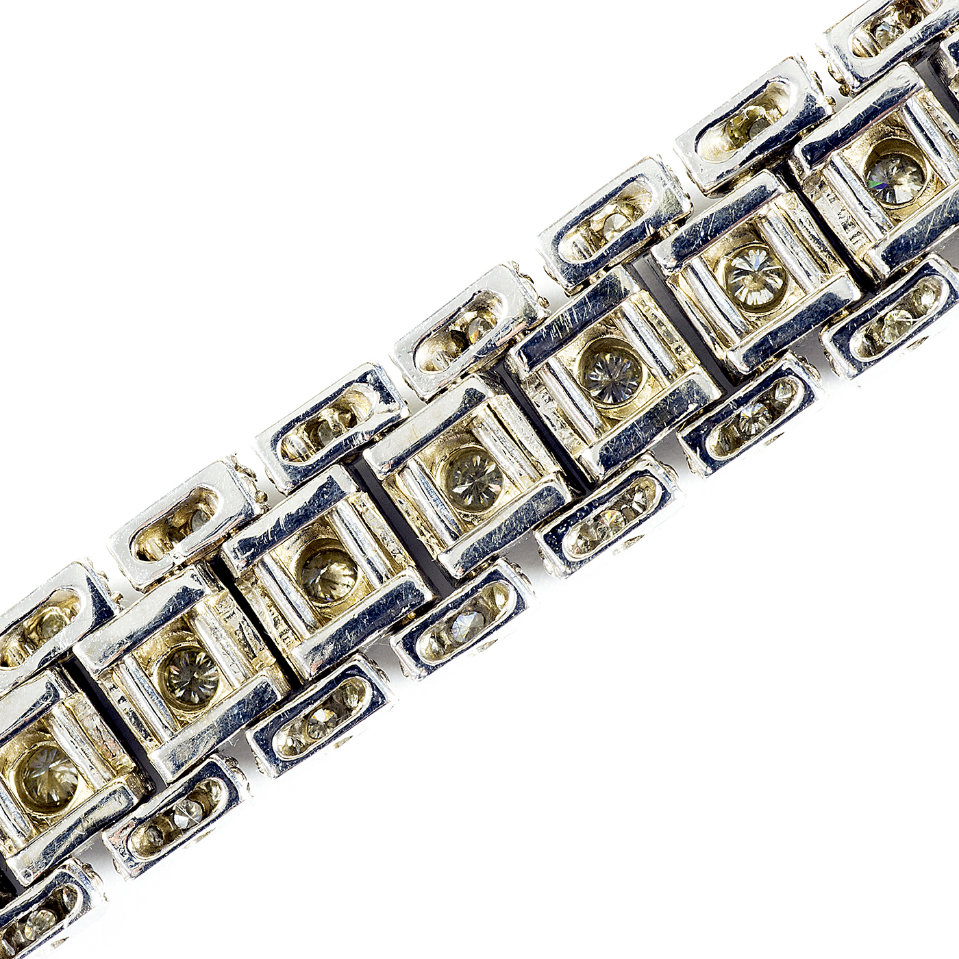 Pulsera en Oro Blanco, articulada, con 99 Diamantes Naturales talla Brillante de 3,99 ct. (I-L/SI1). 36,44 gr. Pulsera en Oro Blanco, articulada, con 99 Diamantes Naturales talla Brillante de 3,99 ct. (I-L/SI1). 36,44 gr.