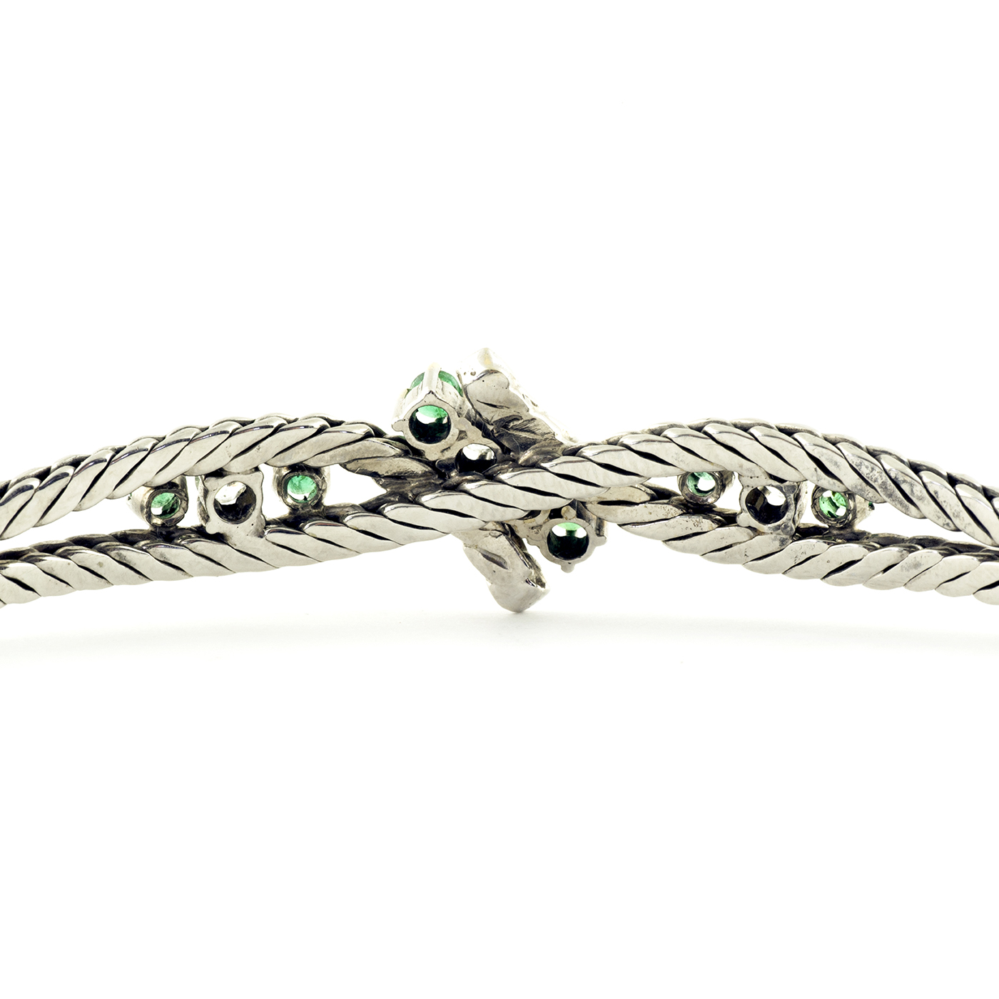 Pulsera en Oro Blanco con Cuatro Diamantes y Seis Esmeraldas. Pulsera en Oro Blanco con Cuatro Diamantes y Seis Esmeraldas.