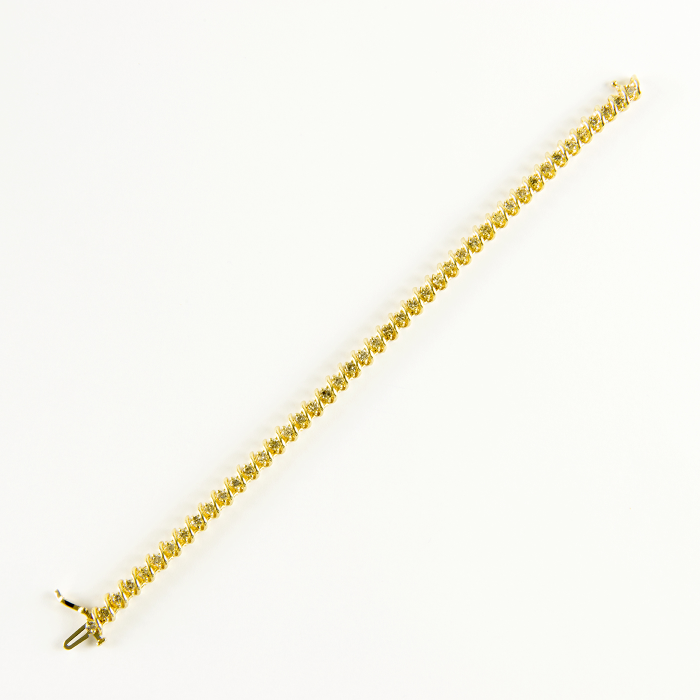 Pulsera Riviere, en Oro con 44 Diamantes talla Brillante de 2,42 ct. Color,L-M. Pureza:SI1-SI2 Pulsera Riviere, en Oro con 44 Diamantes talla Brillante de 2,42 ct. Color,L-M. Pureza:SI1-SI2