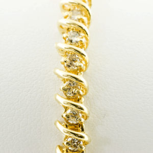 Pulsera Riviere, en Oro con 44 Diamantes talla Brillante de 2,42 ct. Color,L-M. Pureza:SI1-SI2