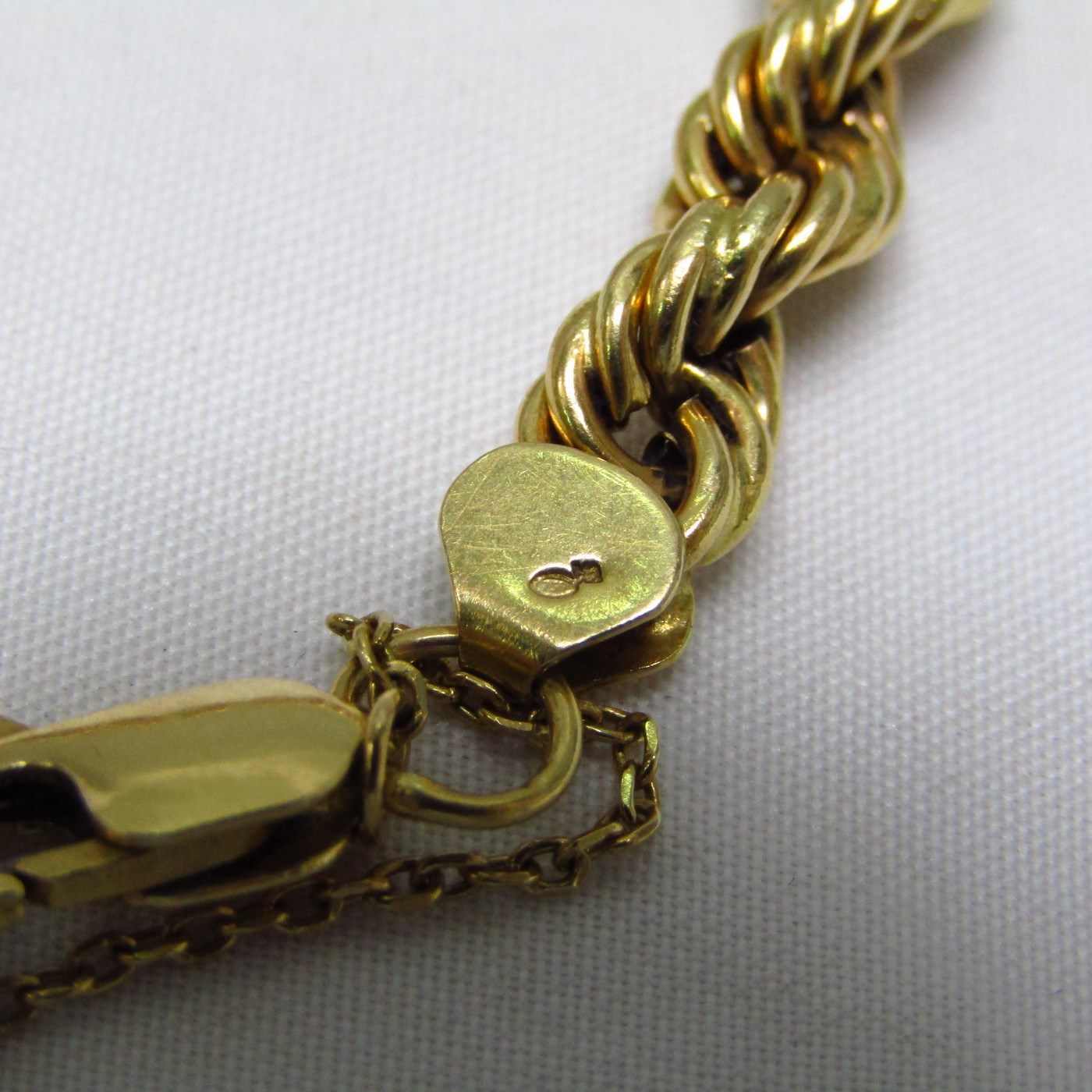 Pulsera tipo cordón, en Oro de 18k. 11,35 gr. Pulsera tipo cordón, en Oro de 18k. 11,35 gr.