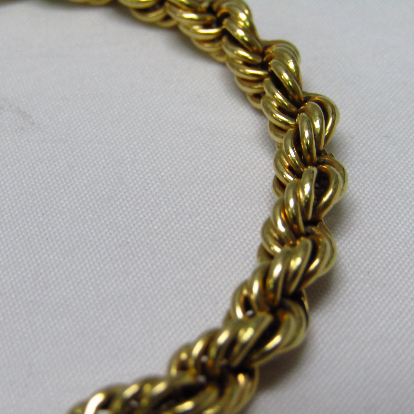 Pulsera tipo cordón, en Oro de 18k. 11,35 gr. Pulsera tipo cordón, en Oro de 18k. 11,35 gr.