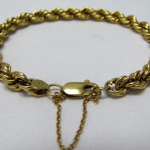 Pulsera tipo cordón, en Oro de 18k. 11,35 gr.