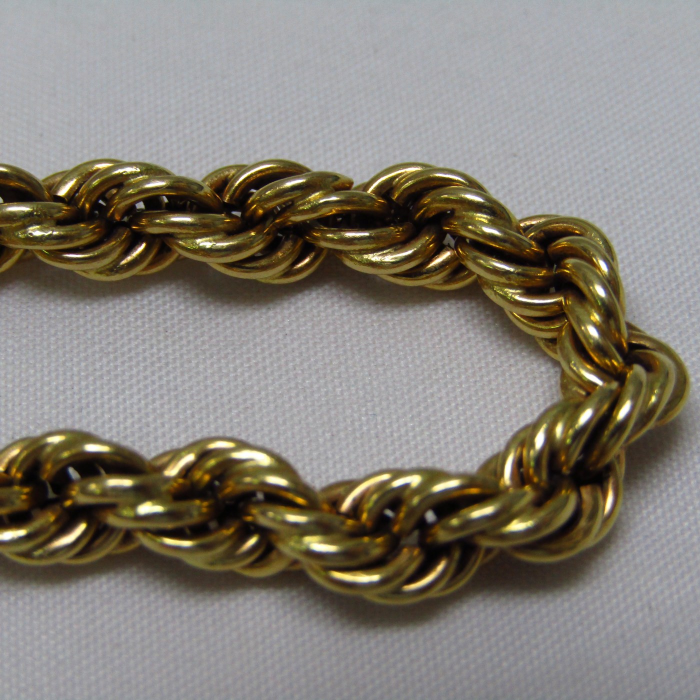 Pulsera tipo cordón, en Oro de 18k. 11,35 gr. Pulsera tipo cordón, en Oro de 18k. 11,35 gr.