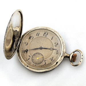 Reloj de bolsillo para caballero, saboneta y remontoir. Siglo XIX.