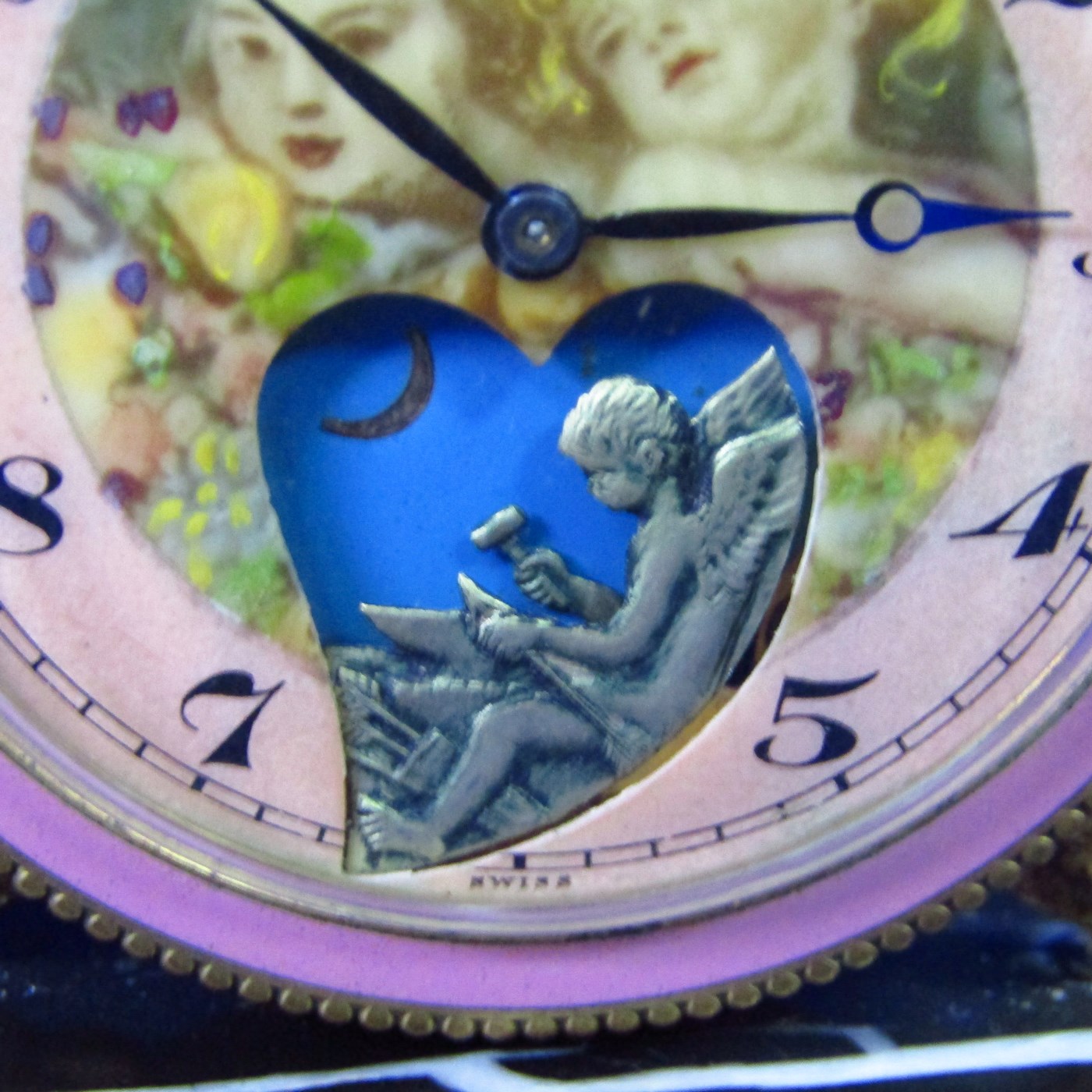 Reloj de Sobremesa con escena mitólogica de Psique y Cupido. Pps. Siglo XX. Reloj de Sobremesa con escena mitólogica de Psique y Cupido. Pps. Siglo XX.