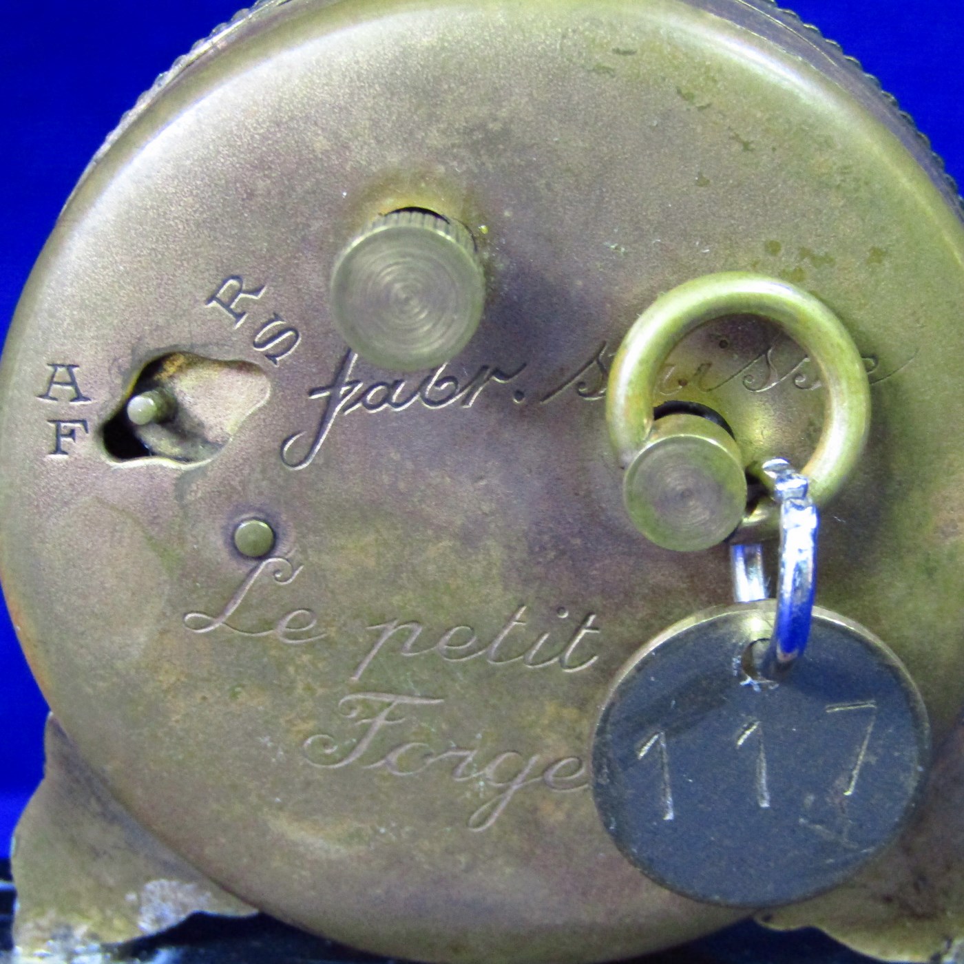 Reloj de Sobremesa con escena mitólogica de Psique y Cupido. Pps. Siglo XX. Reloj de Sobremesa con escena mitólogica de Psique y Cupido. Pps. Siglo XX.