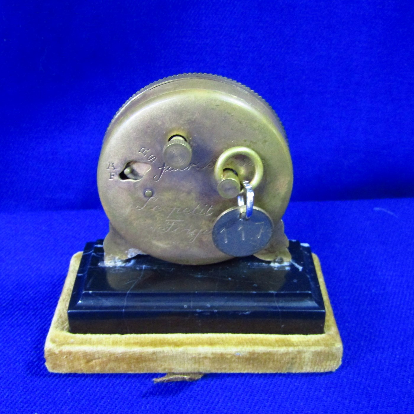 Reloj de Sobremesa con escena mitólogica de Psique y Cupido. Pps. Siglo XX. Reloj de Sobremesa con escena mitólogica de Psique y Cupido. Pps. Siglo XX.