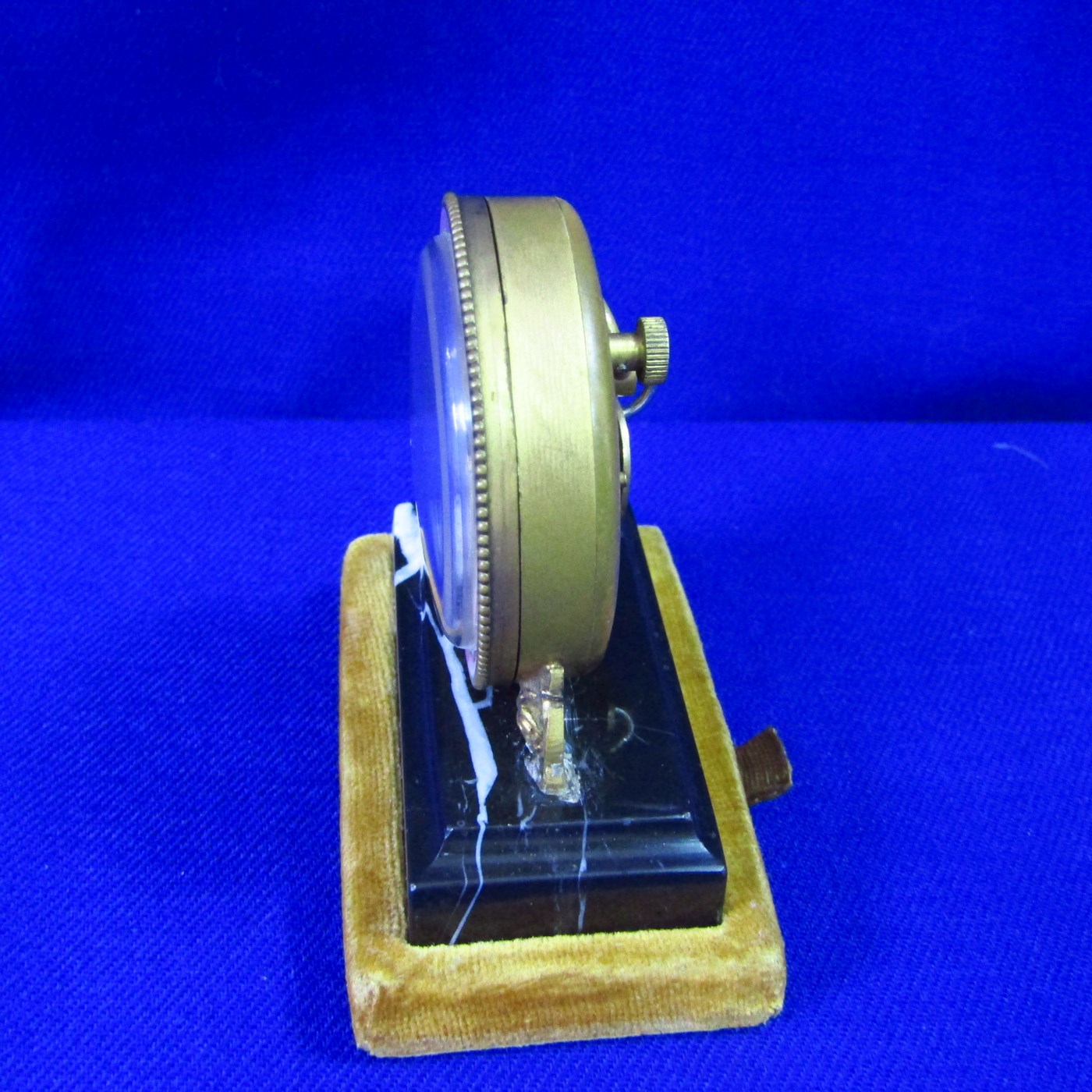 Reloj de Sobremesa con escena mitólogica de Psique y Cupido. Pps. Siglo XX. Reloj de Sobremesa con escena mitólogica de Psique y Cupido. Pps. Siglo XX.