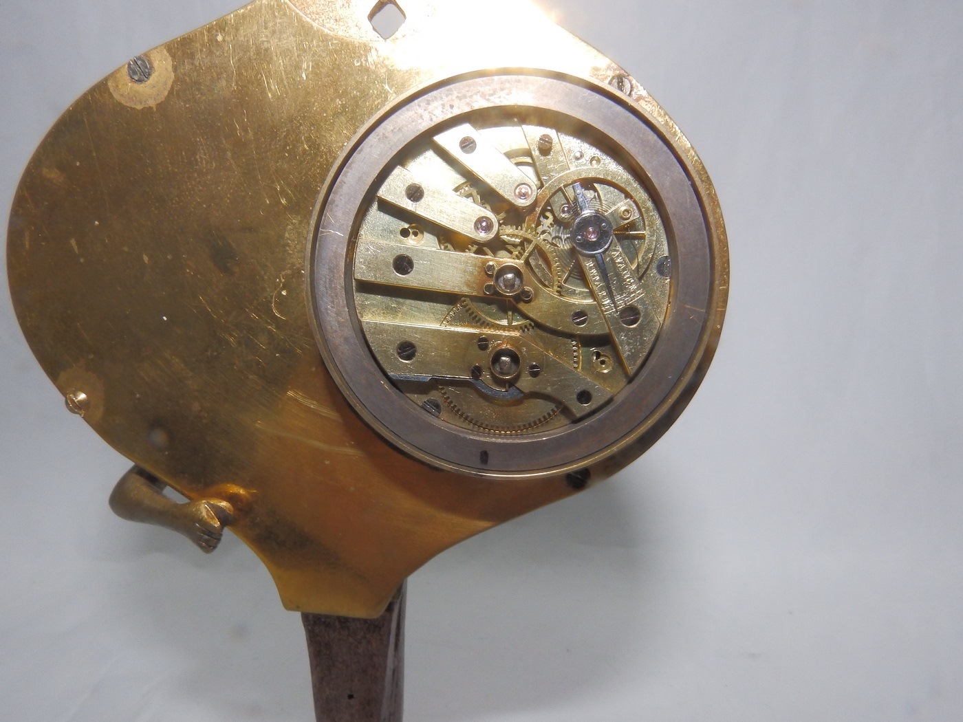 Reloj de sobremesa, con forma de Dama Art´decó, en bronce policromado. Pps. siglo XX. Reloj de sobremesa, con forma de Dama Art´decó, en bronce policromado. Pps. siglo XX.