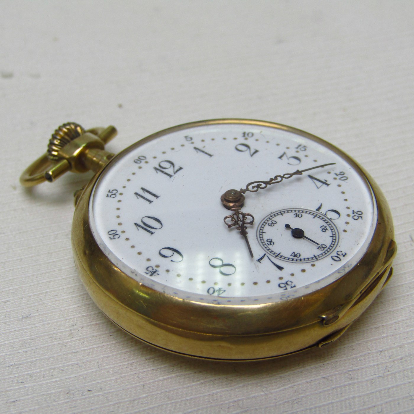 Reloj Suizo de Bolsillo-colgar, lepine y remontoir. Oro de 18k. Ca. 1890. Reloj Suizo de Bolsillo-colgar, lepine y remontoir. Oro de 18k. Ca. 1890.