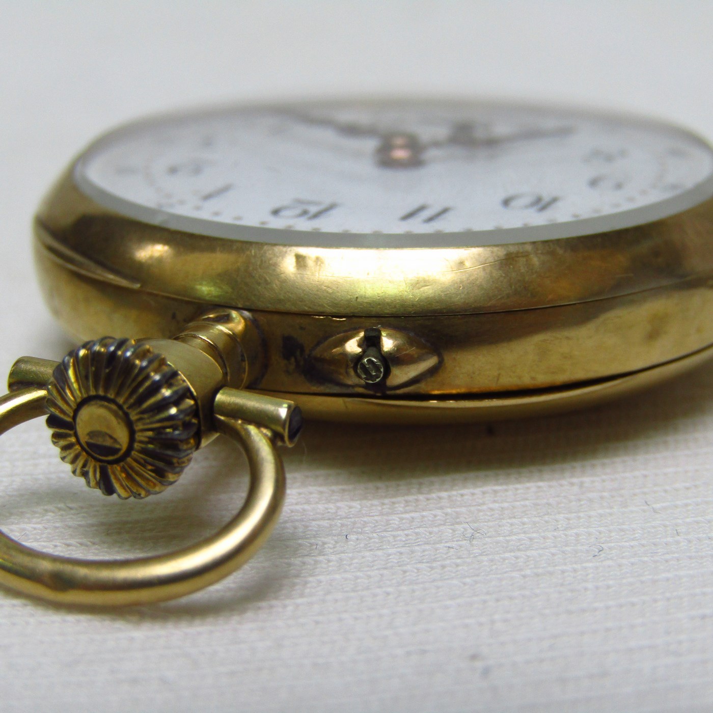 Reloj Suizo de Bolsillo-colgar, lepine y remontoir. Oro de 18k. Ca. 1890. Reloj Suizo de Bolsillo-colgar, lepine y remontoir. Oro de 18k. Ca. 1890.