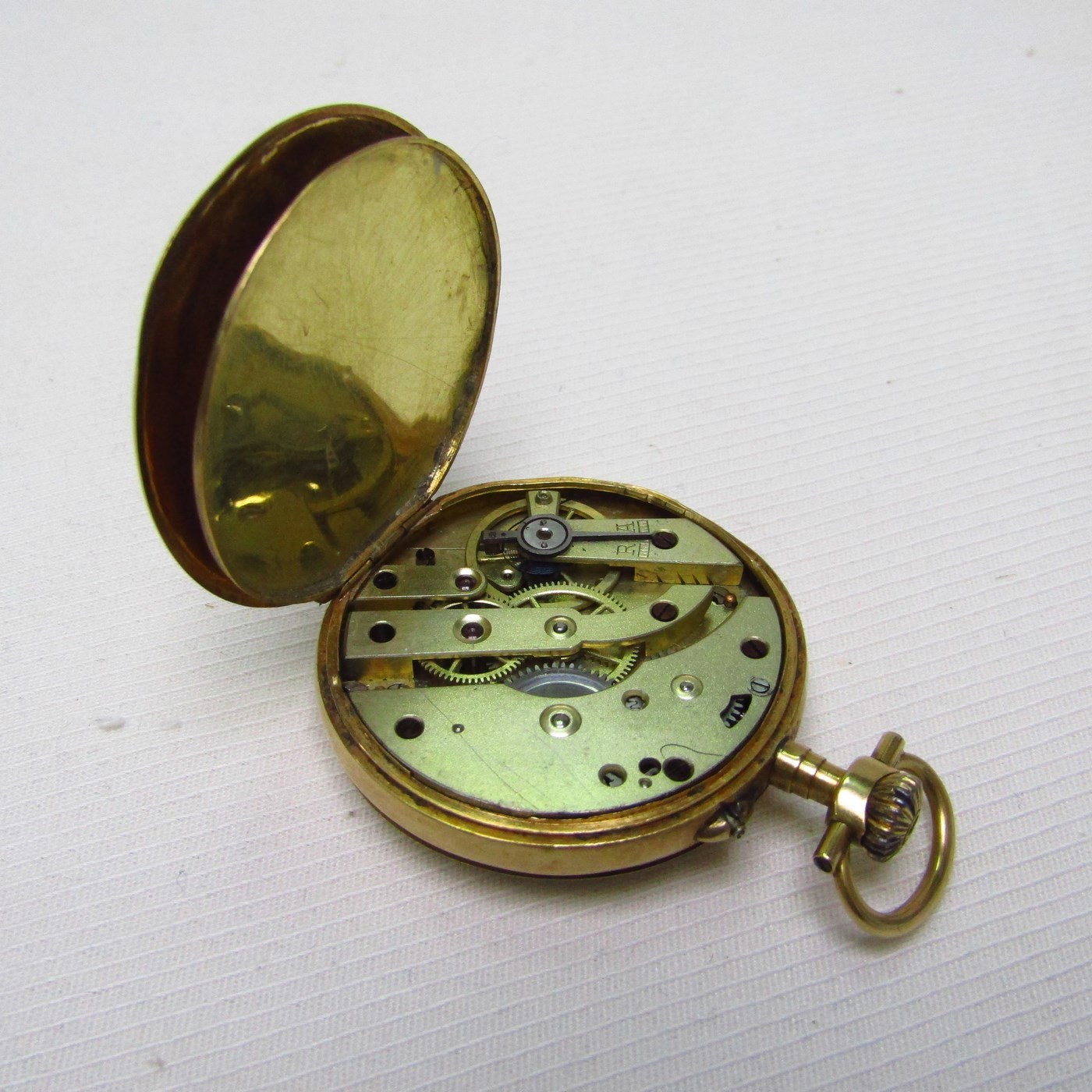 Reloj Suizo de Bolsillo-colgar, lepine y remontoir. Oro de 18k. Ca. 1890. Reloj Suizo de Bolsillo-colgar, lepine y remontoir. Oro de 18k. Ca. 1890.