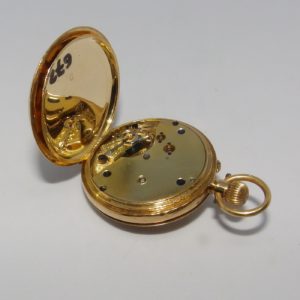 Reloj Suizo de Bolsillo, media saboneta y remontoir. Ca. 1900.