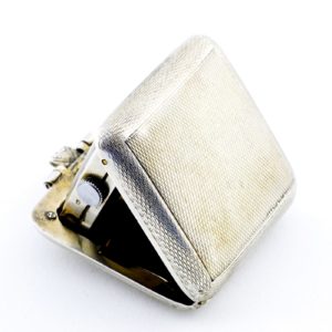 Reloj Suizo de bolsillo, sobremesa, Art Decó, saboneta y remontoir. Birmingham, 1933.
