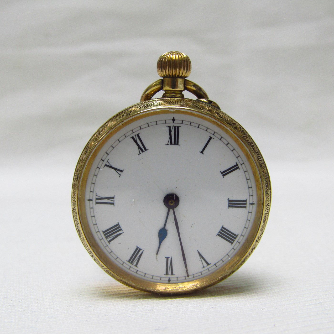 Swiss hanging watch, lepine and remontoir. 18k gold. Switzerland, ca. 1900