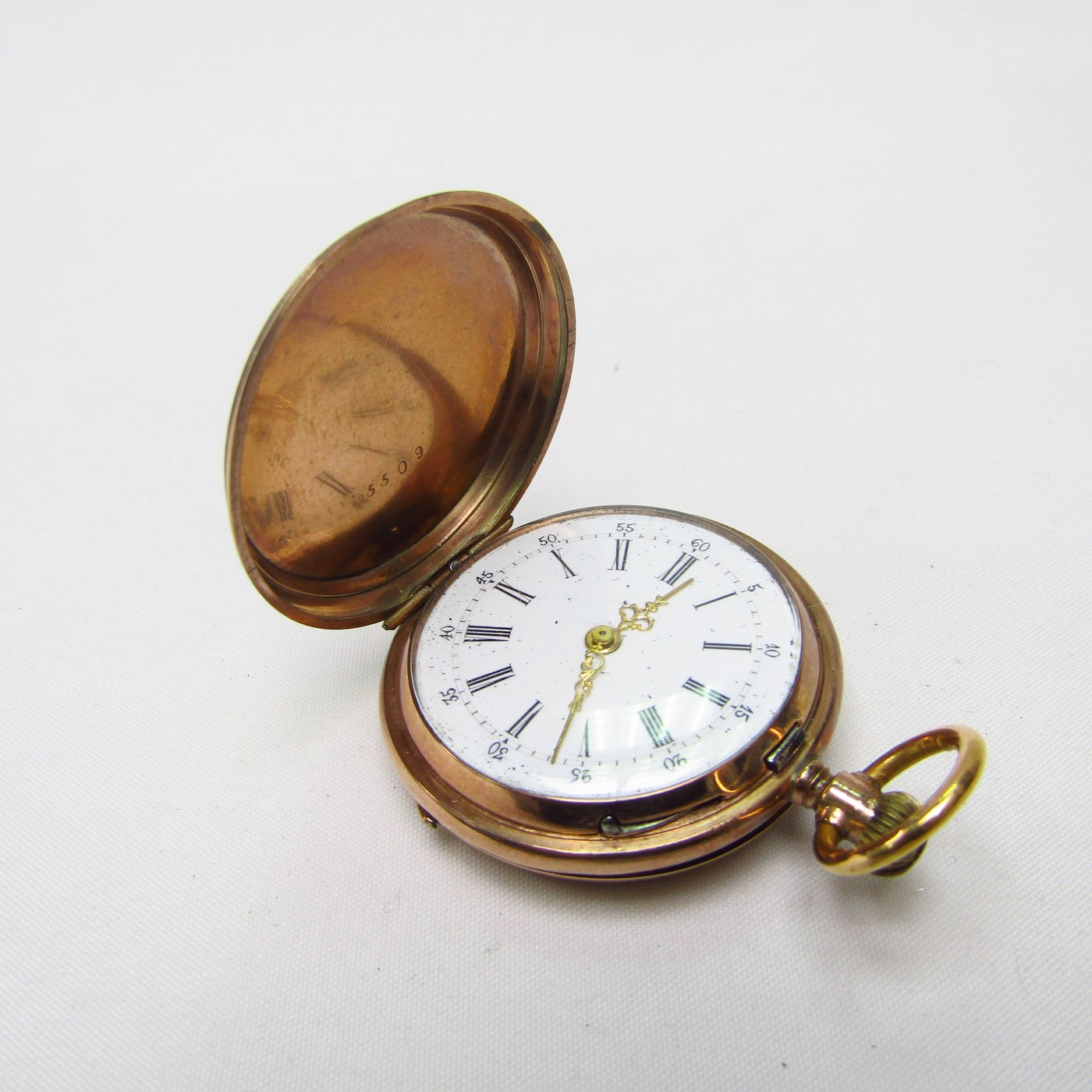 Reloj Suizo de colgar saboneta y remontoir. Suiza, ca. 1900.