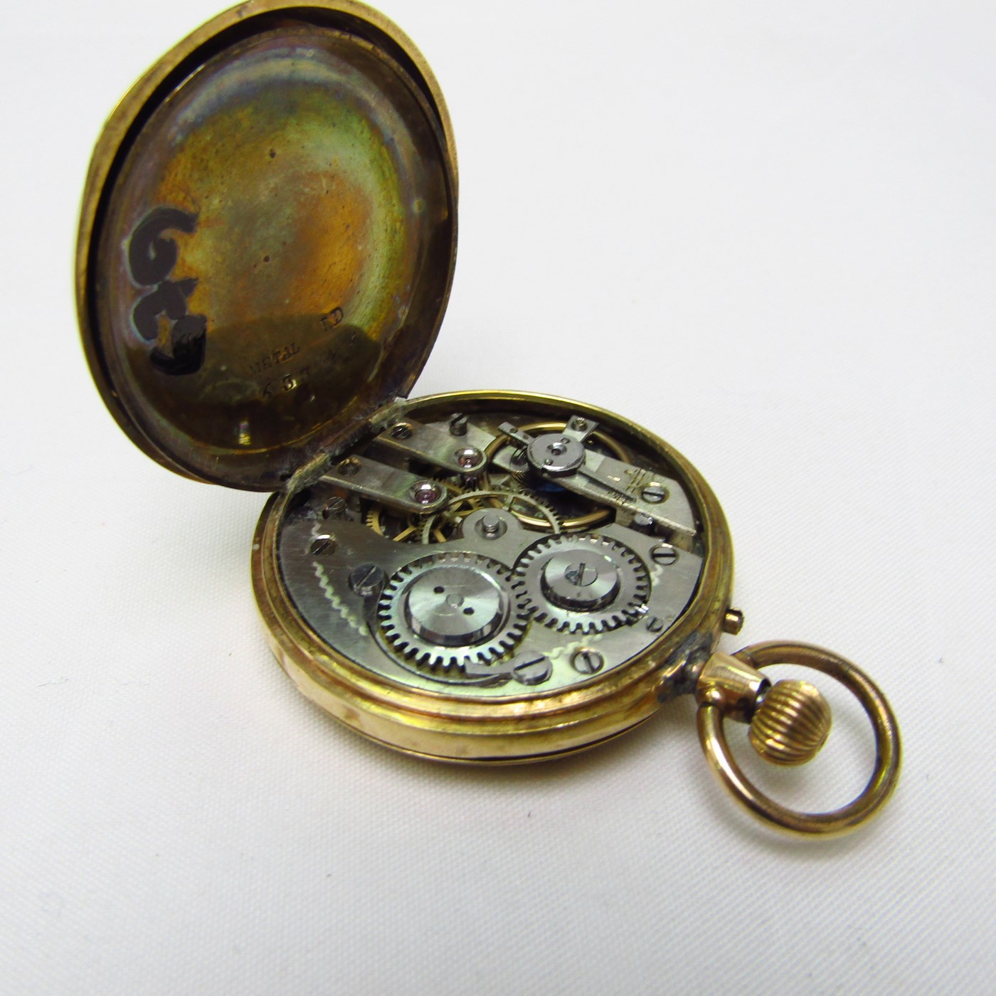 Reloj Suizo de colgar saboneta y remontoir. Suiza, ca. 1900. Reloj Suizo de colgar saboneta y remontoir. Suiza, ca. 1900.