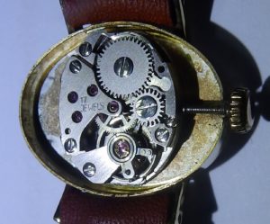 Remova. Reloj de pulsera para dama.