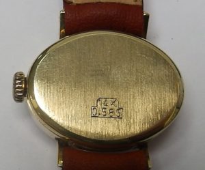 Remova. Reloj de pulsera para dama.