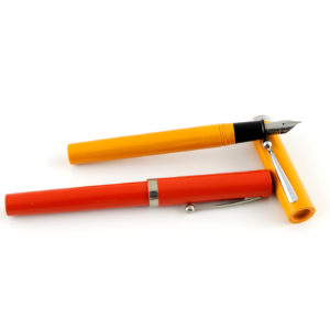 SHEAFFER. Pareja de plumas estilográficas.