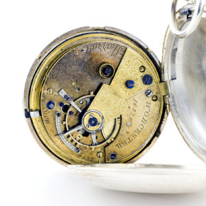 Skarratt & Co. (Worcester). (Bian Loomes, pág. 214). Reloj de Bolsillo, saboneta, Half Fusee (Semicatalino). Londres, 1859.