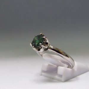 Solitario con DIAMANTE NATURAL talla Brillante verde de 0,99 cts.