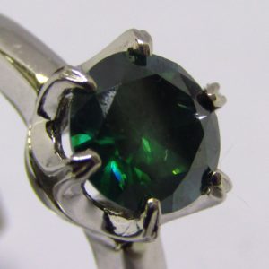Solitario con DIAMANTE NATURAL talla Brillante verde de 0,99 cts.