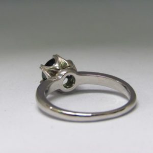 Solitario con DIAMANTE NATURAL talla Brillante verde de 0,99 cts.