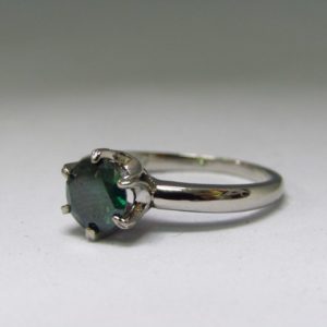 Solitario con DIAMANTE NATURAL talla Brillante verde de 0,99 cts.