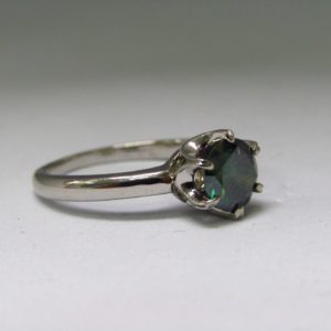 Solitario con DIAMANTE NATURAL talla Brillante verde de 0,99 cts.