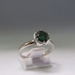 Solitario con DIAMANTE NATURAL talla Brillante verde de 0,99 cts.