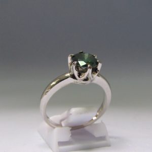Solitario con DIAMANTE NATURAL talla Brillante verde de 0,99 cts.
