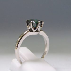 Solitario con DIAMANTE NATURAL talla Brillante verde de 0,99 cts.