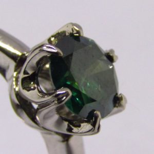 Solitario con DIAMANTE NATURAL talla Brillante verde de 0,99 cts.