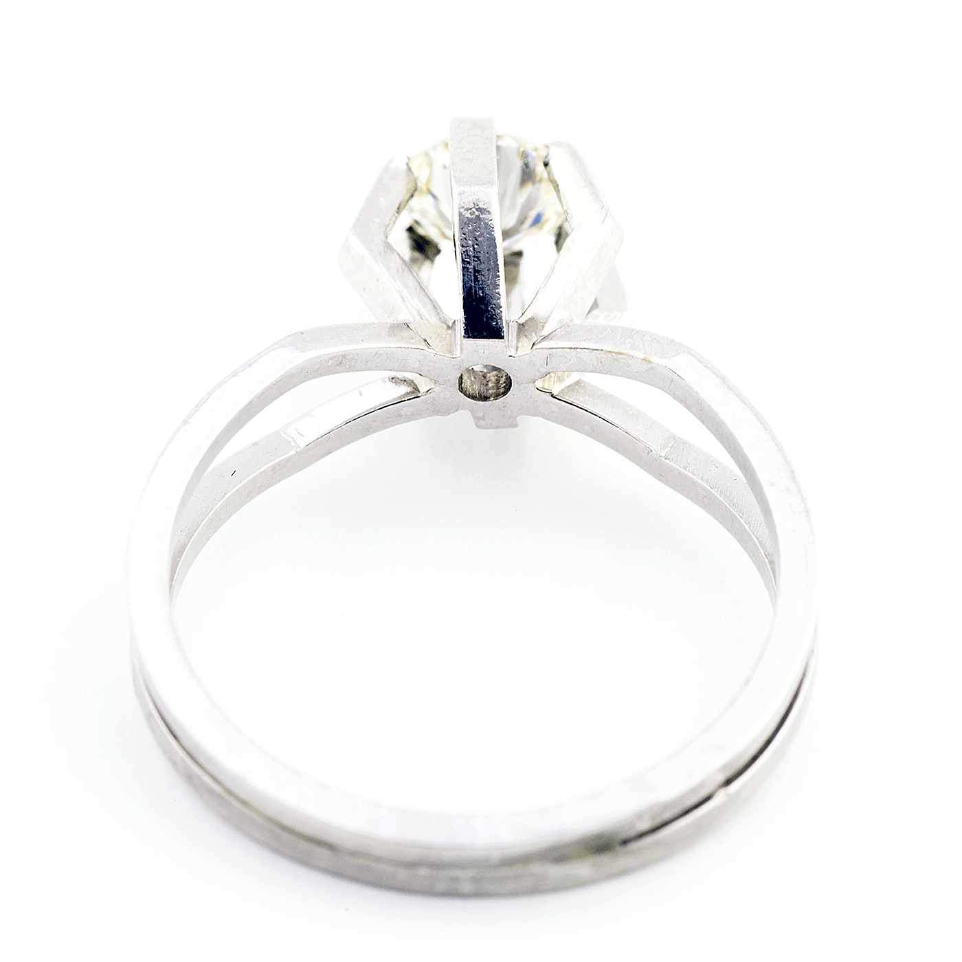 Solitario de Oro Blanco de 18k con Diamante Natural talla Brillante de 0,51 ct. (L-SI1). Certificado IGE. Solitario de Oro Blanco de 18k con Diamante Natural talla Brillante de 0,51 ct. (L-SI1). Certificado IGE.