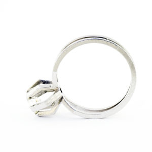 Solitario de Oro Blanco de 18k con Diamante Natural talla Brillante de 0,51 ct. (L-SI1). Certificado IGE.