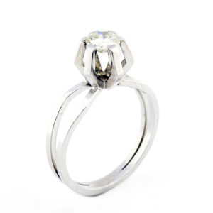 Solitario de Oro Blanco de 18k con Diamante Natural talla Brillante de 0,51 ct. (L-SI1). Certificado IGE.
