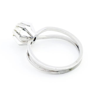 Solitario de Oro Blanco de 18k con Diamante Natural talla Brillante de 0,51 ct. (L-SI1). Certificado IGE.