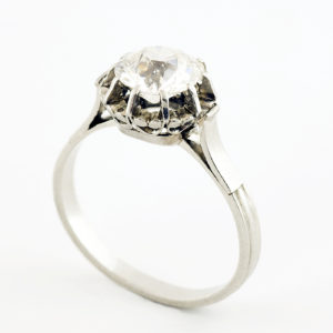 Solitario en Oro Blanco de 18k, con Diamante talla Brillante Antigua Europea de 1,64 ct. (K/SI2)