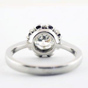 Solitario en Oro de 18k con Diamante Natural talla Antigua Europea de 0,75 ct. (K-VS1). Certificado IGE.