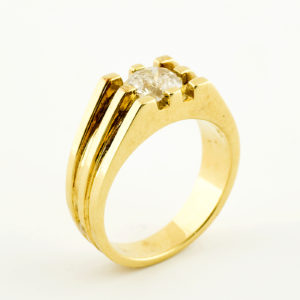Solitario en Oro de 18k. Diamante Talla Brillante de 1,14 ct. O-R/SI2. 12,48 gr.