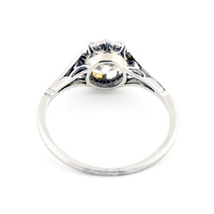 Solitario Oro de 18k. Con Diamante Natural Talla Brillante de 1,13 ct. (Certificado IGE). K/P1. 2,91 gr.