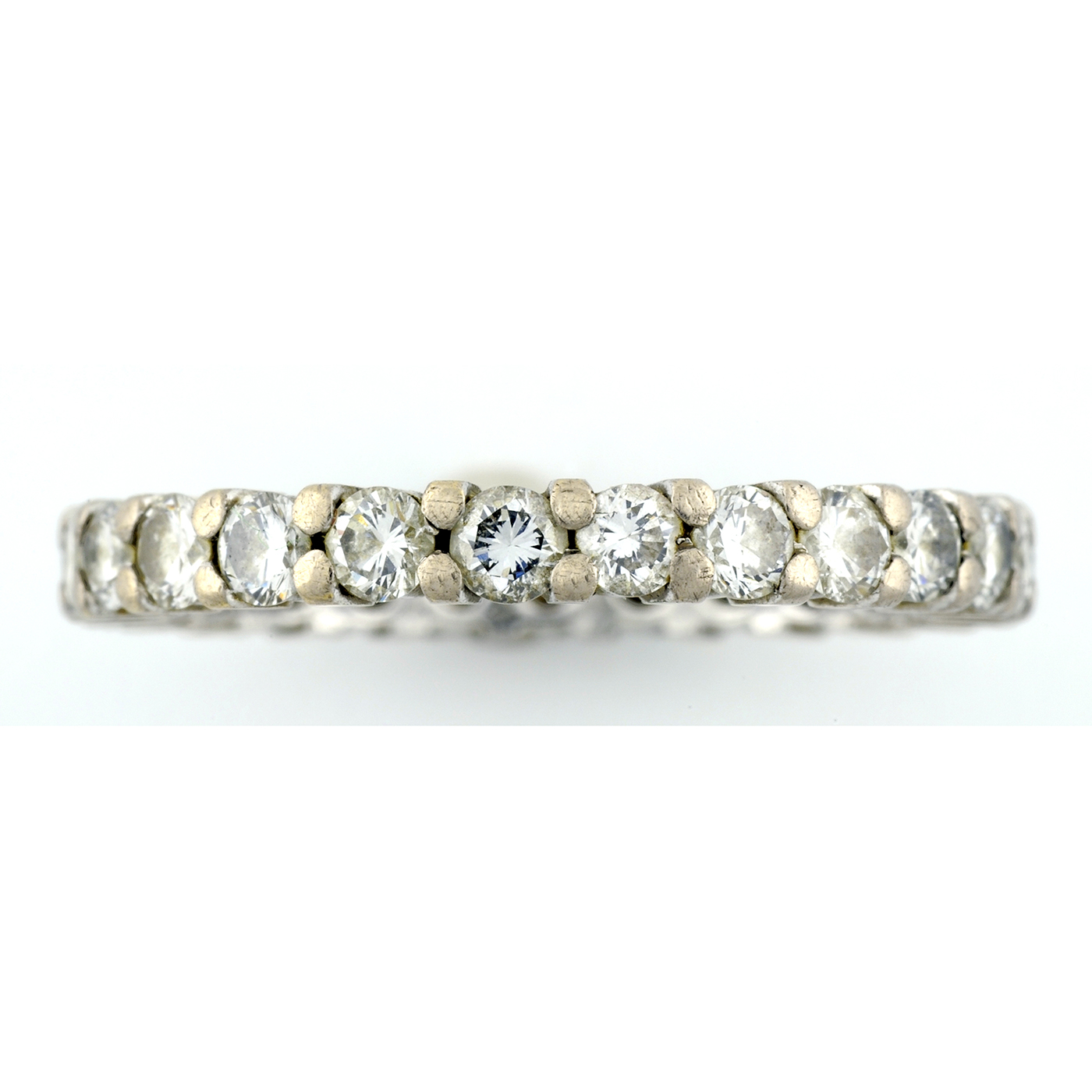 Sortija, Alianza de Pedida, en Oro de 18k con 25 Diamantes Naturales, Talla Brillante, de 1,12 ct. (G-H/VS). Certificado IGE. Sortija, Alianza de Pedida, en Oro de 18k con 25 Diamantes Naturales, Talla Brillante, de 1,12 ct. (G-H/VS). Certificado IGE.