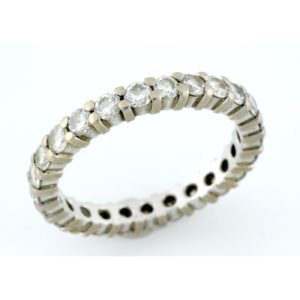 Sortija, Alianza de Pedida, en Oro de 18k con 25 Diamantes Naturales, Talla Brillante, de 1,12 ct. (G-H/VS). Certificado IGE.